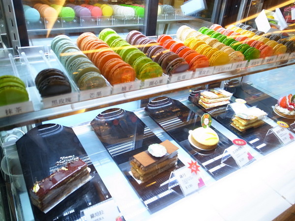 La Maison MB(SOGO旗艦櫃)：＜台北｜東區｜甜點＞超正點MB生鮮奶油蛋糕卷～『 La Maison MB 手創法式精品甜點 』