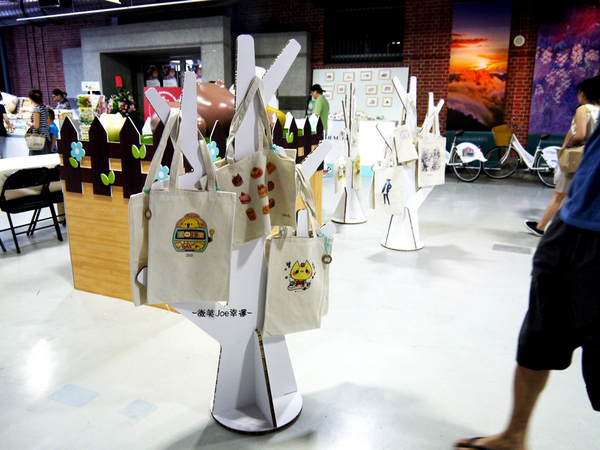 2016 ASIA 亞洲插畫年度大賞(亞洲插畫盛事-台中展):免費入園....高手雲集的2016 亞洲插畫年度大賞,連小孩兒也看得頭頭是道。