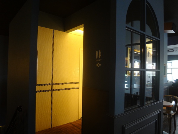 多那之咖啡(斗六旗艦店)：1021008[官本金文愛台灣]孔雀藍系多那之咖啡蛋糕烘焙斗六旗艦店好吃泡芙大的像酥皮濃湯貴族享受平價消費