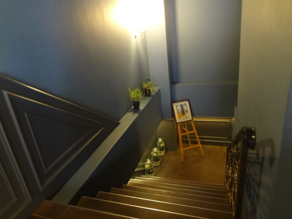 多那之咖啡(斗六旗艦店)：1021008[官本金文愛台灣]孔雀藍系多那之咖啡蛋糕烘焙斗六旗艦店好吃泡芙大的像酥皮濃湯貴族享受平價消費