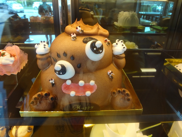 多那之咖啡(斗六旗艦店)：1021008[官本金文愛台灣]孔雀藍系多那之咖啡蛋糕烘焙斗六旗艦店好吃泡芙大的像酥皮濃湯貴族享受平價消費