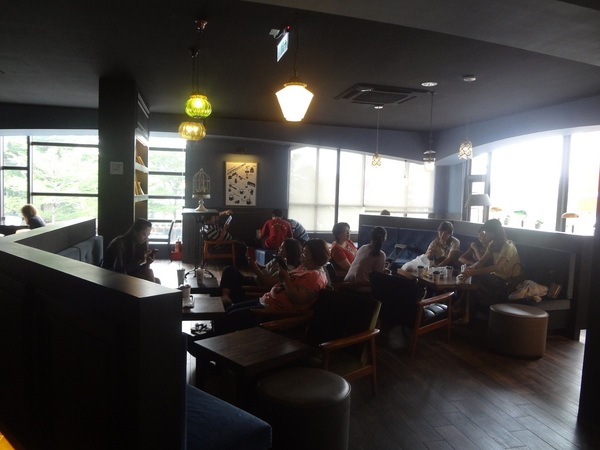 多那之咖啡(斗六旗艦店)：1021008[官本金文愛台灣]孔雀藍系多那之咖啡蛋糕烘焙斗六旗艦店好吃泡芙大的像酥皮濃湯貴族享受平價消費