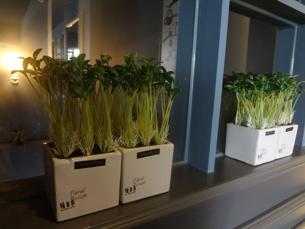 多那之咖啡(斗六旗艦店)：1021008[官本金文愛台灣]孔雀藍系多那之咖啡蛋糕烘焙斗六旗艦店好吃泡芙大的像酥皮濃湯貴族享受平價消費