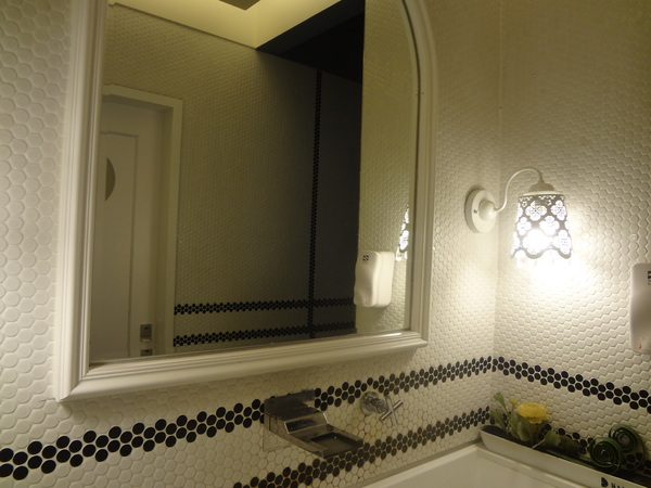 多那之咖啡(斗六旗艦店)：1021008[官本金文愛台灣]孔雀藍系多那之咖啡蛋糕烘焙斗六旗艦店好吃泡芙大的像酥皮濃湯貴族享受平價消費