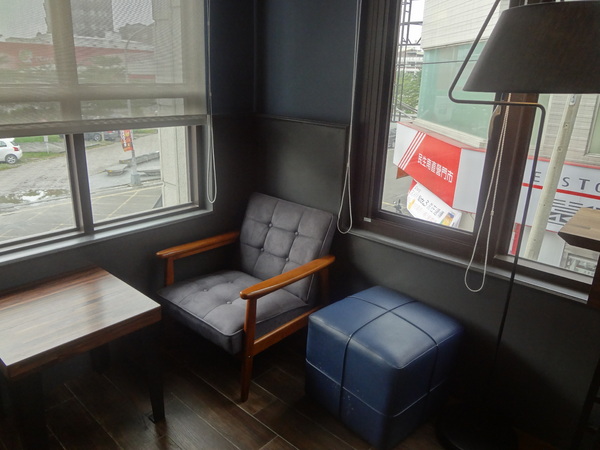 多那之咖啡(斗六旗艦店)：1021008[官本金文愛台灣]孔雀藍系多那之咖啡蛋糕烘焙斗六旗艦店好吃泡芙大的像酥皮濃湯貴族享受平價消費