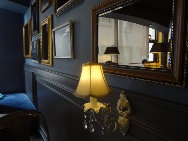 多那之咖啡(斗六旗艦店)：1021008[官本金文愛台灣]孔雀藍系多那之咖啡蛋糕烘焙斗六旗艦店好吃泡芙大的像酥皮濃湯貴族享受平價消費