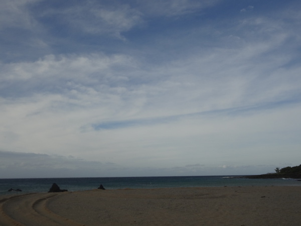 墾丁船帆石：1020104[官本金文愛台灣]船帆石像一顆人頭在海上看小橋流水平沙