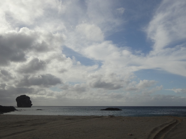 墾丁船帆石：1020104[官本金文愛台灣]船帆石像一顆人頭在海上看小橋流水平沙