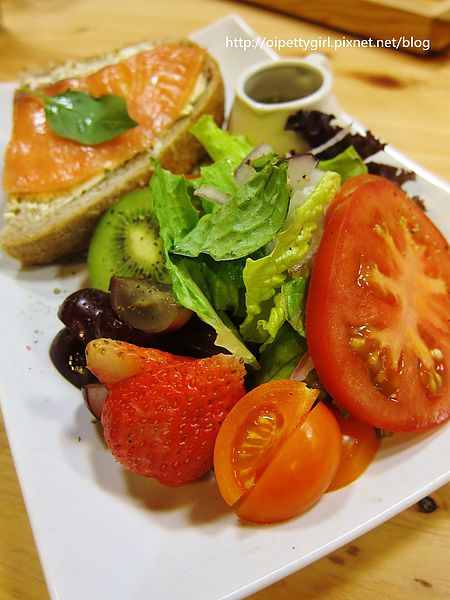 Picturesque 塗鴉空間書店(長榮2店):台南東區❤塗鴉空間書店長榮店。Picturesque【愛評柒拾陸卷】