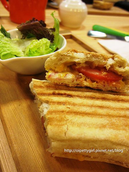 Picturesque 塗鴉空間書店(長榮2店):台南東區❤塗鴉空間書店長榮店。Picturesque【愛評柒拾陸卷】