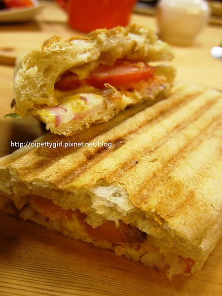 Picturesque 塗鴉空間書店(長榮2店):台南東區❤塗鴉空間書店長榮店。Picturesque【愛評柒拾陸卷】