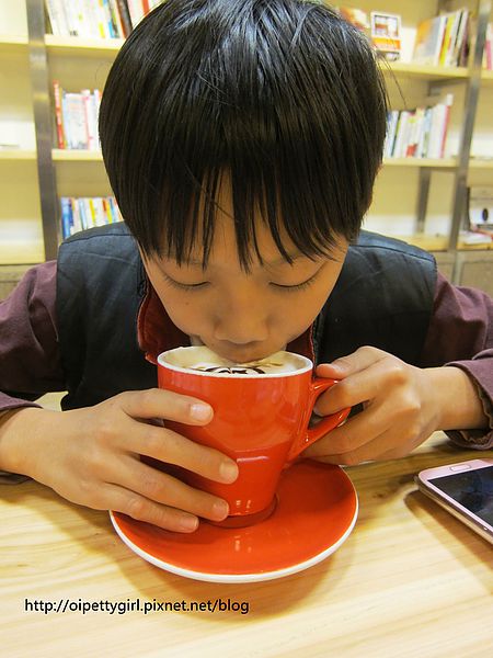 Picturesque 塗鴉空間書店(長榮2店):台南東區❤塗鴉空間書店長榮店。Picturesque【愛評柒拾陸卷】