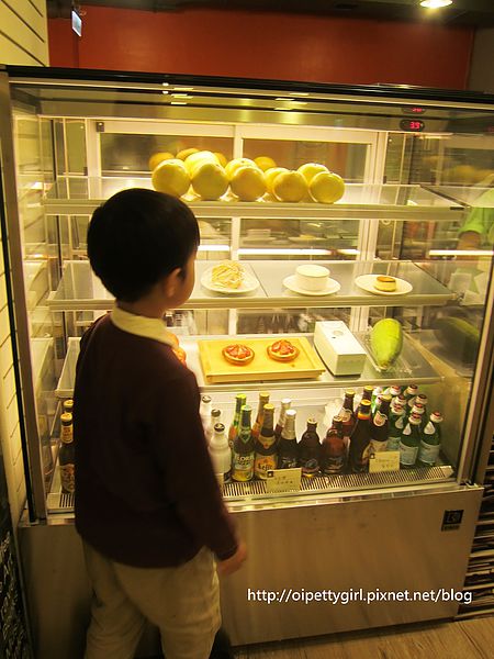 Picturesque 塗鴉空間書店(長榮2店):台南東區❤塗鴉空間書店長榮店。Picturesque【愛評柒拾陸卷】