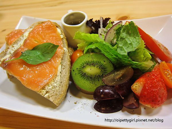 Picturesque 塗鴉空間書店(長榮2店):台南東區❤塗鴉空間書店長榮店。Picturesque【愛評柒拾陸卷】