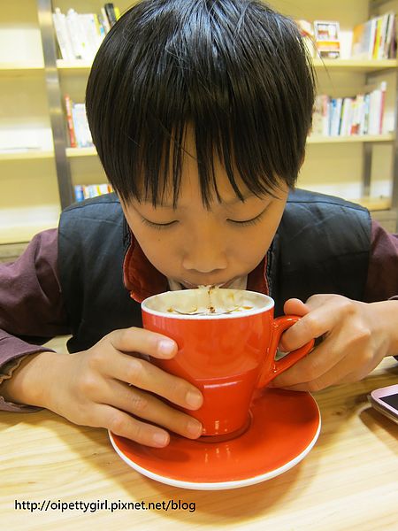 Picturesque 塗鴉空間書店(長榮2店):台南東區❤塗鴉空間書店長榮店。Picturesque【愛評柒拾陸卷】