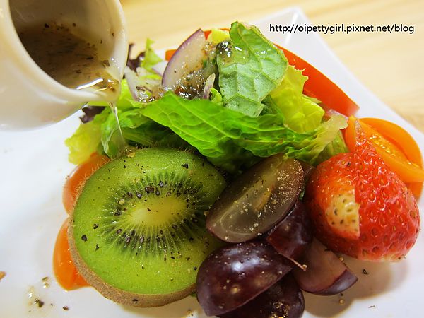 Picturesque 塗鴉空間書店(長榮2店):台南東區❤塗鴉空間書店長榮店。Picturesque【愛評柒拾陸卷】