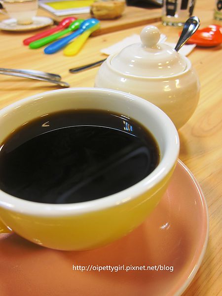 Picturesque 塗鴉空間書店(長榮2店):台南東區❤塗鴉空間書店長榮店。Picturesque【愛評柒拾陸卷】