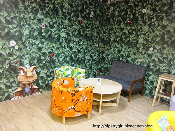 Picturesque 塗鴉空間書店(長榮2店):台南東區❤塗鴉空間書店長榮店。Picturesque【愛評柒拾陸卷】