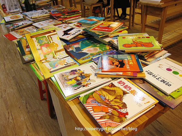 Picturesque 塗鴉空間書店(長榮2店):台南東區❤塗鴉空間書店長榮店。Picturesque【愛評柒拾陸卷】