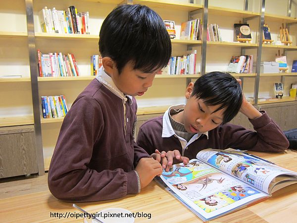 Picturesque 塗鴉空間書店(長榮2店):台南東區❤塗鴉空間書店長榮店。Picturesque【愛評柒拾陸卷】