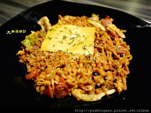 P1430581起司香腸炒蒸麵.JPG