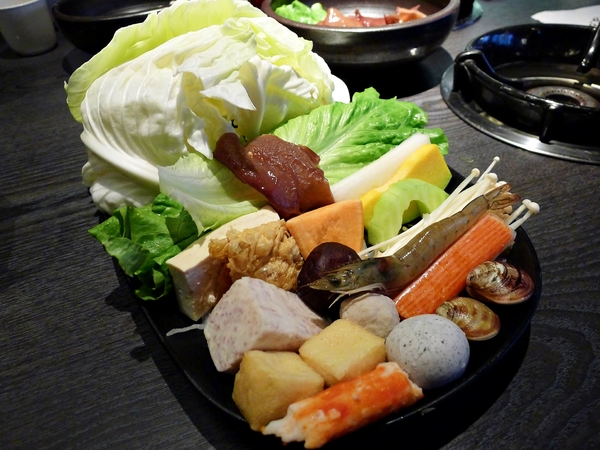 輕井澤鍋物:【高雄】輕井澤鍋物.$220平價人氣鍋物.桑尼受不了美食