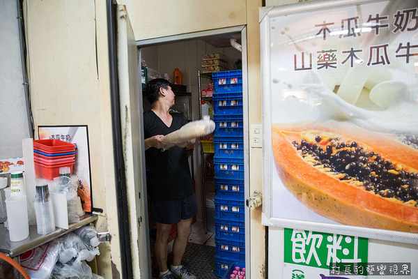 四季逗黑砂糖木瓜牛奶：【食記】｛高雄。苓雅區｝自強夜市裡的果汁調色盤四季逗好喝新鮮又健康