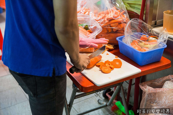 四季逗黑砂糖木瓜牛奶：【食記】｛高雄。苓雅區｝自強夜市裡的果汁調色盤四季逗好喝新鮮又健康