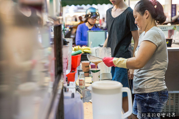 四季逗黑砂糖木瓜牛奶：【食記】｛高雄。苓雅區｝自強夜市裡的果汁調色盤四季逗好喝新鮮又健康