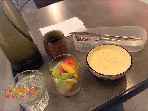 昨日花卷 跨界好食：(食記)[台中市西區] 好澎湃的大卷兒～祕凍滷牛肉花卷套餐——昨日花卷