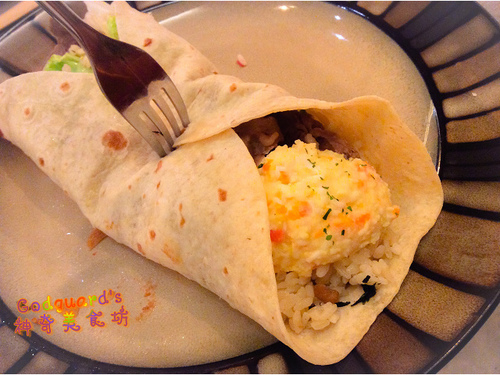 昨日花卷 跨界好食：(食記)[台中市西區] 好澎湃的大卷兒～祕凍滷牛肉花卷套餐——昨日花卷