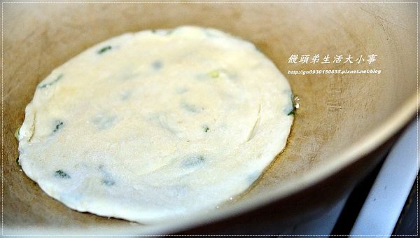 老克明蔥油餅:【老克明】妳有吃過會爆蔥的蔥油餅嗎??讓妳每口都是好滋味