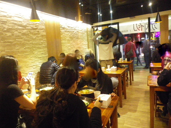 赤初 杭州酒釀麻辣麵食：九十高齡的老爺爺都在排隊『赤初-杭州酒釀麻辣麵食』硬是要得