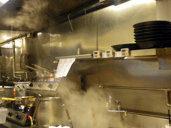 赤初 杭州酒釀麻辣麵食：九十高齡的老爺爺都在排隊『赤初-杭州酒釀麻辣麵食』硬是要得