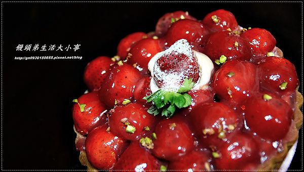青山工房：【青山工房】哇！！有沒有搞錯滿滿的草莓♪♪法式草莓派♪♪