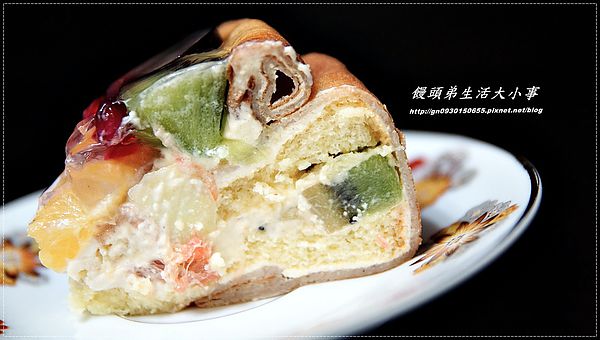 青山工房：【青山工房】滿滿的卡士達鮮奶油～每口都是好滋味♪♪什錦水果總匯蛋糕♪♪