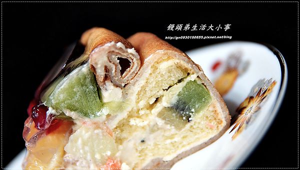 青山工房：【青山工房】滿滿的卡士達鮮奶油～每口都是好滋味♪♪什錦水果總匯蛋糕♪♪