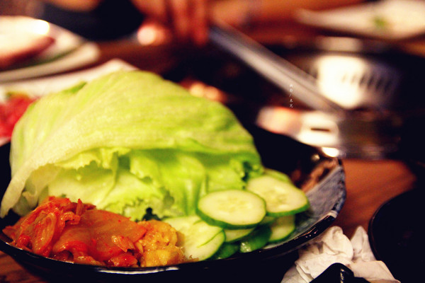 楓居酒燒：【台北市文山區。日式燒肉】楓居酒燒 單點式燒肉 專人服務 座位擠一擠溫暖感情好~景美捷運站2號口