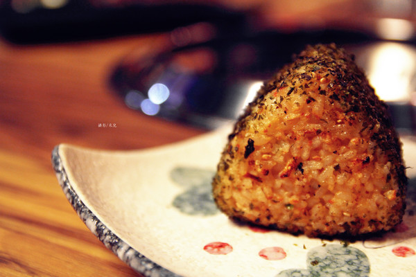 楓居酒燒：【台北市文山區。日式燒肉】楓居酒燒 單點式燒肉 專人服務 座位擠一擠溫暖感情好~景美捷運站2號口