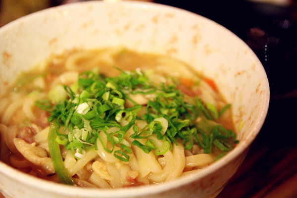 楓居酒燒：【台北市文山區。日式燒肉】楓居酒燒 單點式燒肉 專人服務 座位擠一擠溫暖感情好~景美捷運站2號口