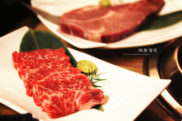 楓居酒燒：【台北市文山區。日式燒肉】楓居酒燒 單點式燒肉 專人服務 座位擠一擠溫暖感情好~景美捷運站2號口