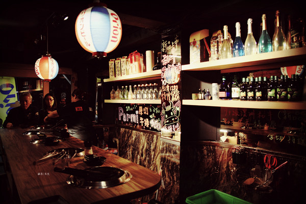 楓居酒燒：【台北市文山區。日式燒肉】楓居酒燒 單點式燒肉 專人服務 座位擠一擠溫暖感情好~景美捷運站2號口