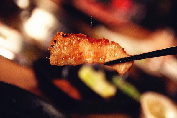 楓居酒燒：【台北市文山區。日式燒肉】楓居酒燒 單點式燒肉 專人服務 座位擠一擠溫暖感情好~景美捷運站2號口