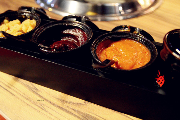 楓居酒燒：【台北市文山區。日式燒肉】楓居酒燒 單點式燒肉 專人服務 座位擠一擠溫暖感情好~景美捷運站2號口