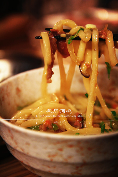 楓居酒燒：【台北市文山區。日式燒肉】楓居酒燒 單點式燒肉 專人服務 座位擠一擠溫暖感情好~景美捷運站2號口