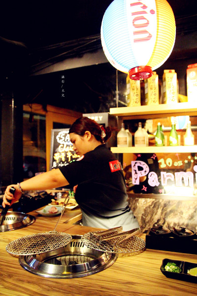 楓居酒燒：【台北市文山區。日式燒肉】楓居酒燒 單點式燒肉 專人服務 座位擠一擠溫暖感情好~景美捷運站2號口