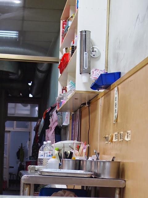 盛東餃子館：【食記】台中盛東餃子館.麵食小吃@東勢綠色走廊 : 橫街老字號,皮薄餡豐的日式風餃子