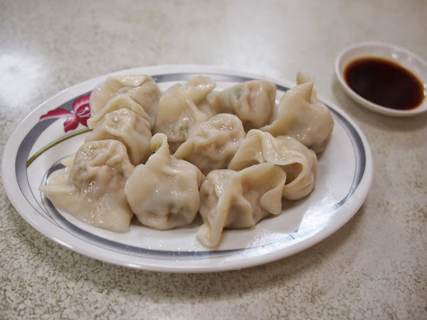 盛東餃子館：【食記】台中盛東餃子館.麵食小吃@東勢綠色走廊 : 橫街老字號,皮薄餡豐的日式風餃子