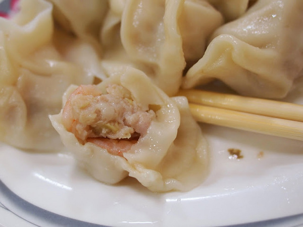 盛東餃子館：【食記】台中盛東餃子館.麵食小吃@東勢綠色走廊 : 橫街老字號,皮薄餡豐的日式風餃子