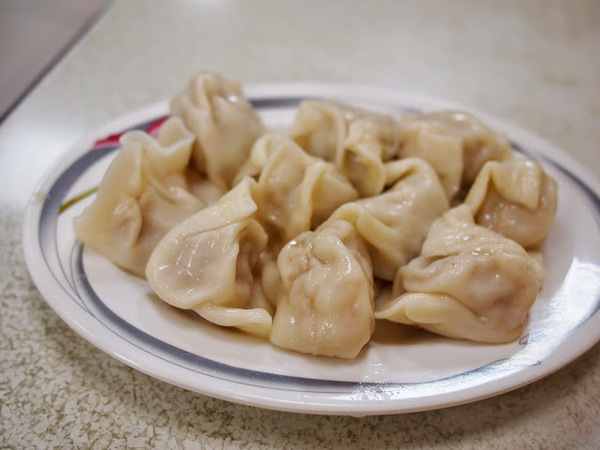 盛東餃子館：【食記】台中盛東餃子館.麵食小吃@東勢綠色走廊 : 橫街老字號,皮薄餡豐的日式風餃子